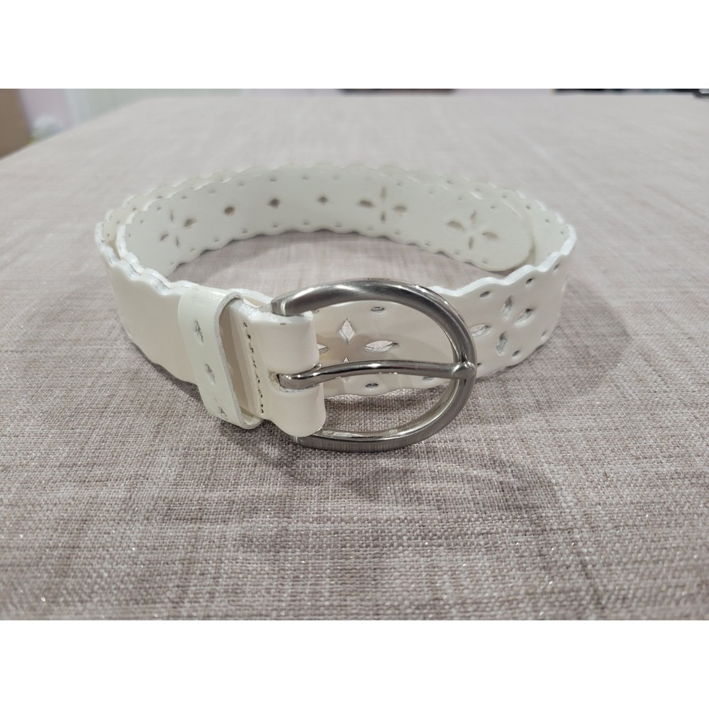 Vtg Levis Womens White Genuine Leather Eyelet Scalloped Belt Silver Buckle Med
